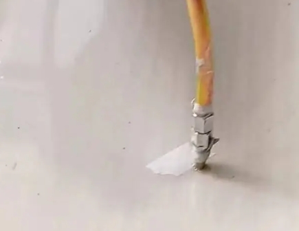 新邱瓷砖空鼓维修公司专业解答在瓷砖铺贴过程中，如果使用的砂料过粗（如全部使用了粗砂），可能会导致以下问题