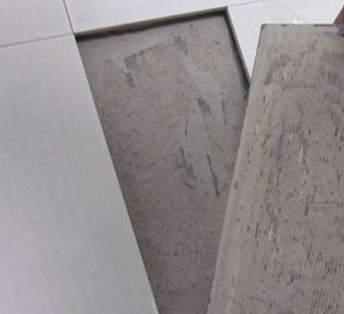 新邱瓷砖空鼓维修公司分享瓷砖铺贴时如果打浆（即涂抹在瓷砖背面和基层上的砂浆或瓷砖胶）过少，会带来以下问题